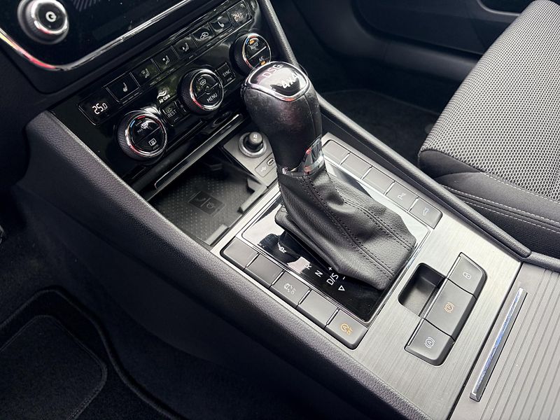 Škoda Superb 2.0TDI 147KW DSG MATRIX 4x4 - fotka 24 z 44