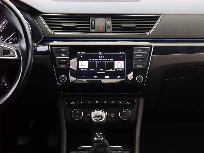 Škoda Superb (2016) Laurin&Klement 2.0 TDI, Kůže - fotka 10 z 21