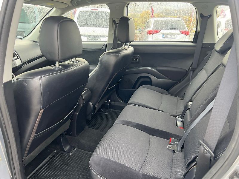 Citroën C-Crosser 2.2 HDi - fotka 11 z 15