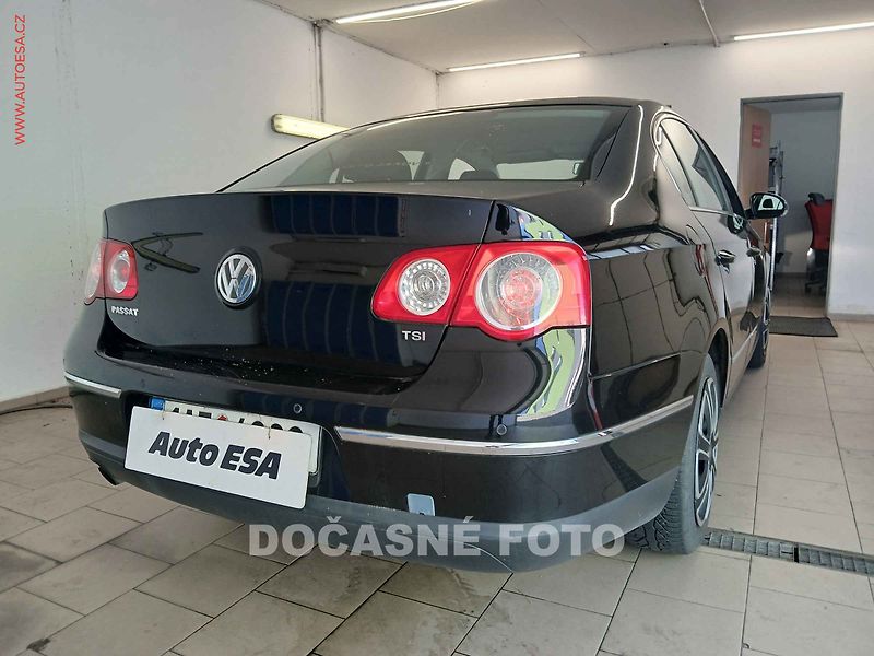 Volkswagen Passat (2010) 1.4 TSi, ČR, bixen, autoAC - fotka 2 z 3