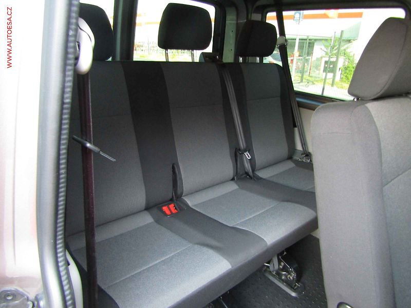Volkswagen Transporter (2018) 2.0TDi 8míst, 2.maj,ČR - fotka 11 z 21