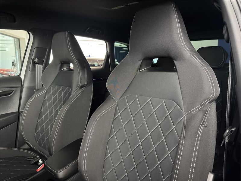 Škoda Karoq 2,0 TDi  Sportline LED Virtual - fotka 24 z 47