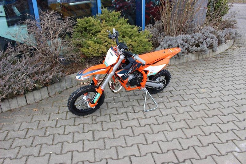 KTM 50 SX (2025) FACTORY 2025 - fotka 6 z 6