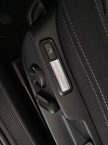 Volkswagen Passat Variant (2023) 2.0 TDI (110kW/150k) DSG, Busi - fotka 23 z 27