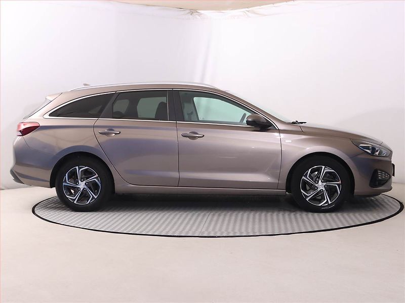 Hyundai i30 (2023) 1.5 T-GDI MHEV, Automat - fotka 6 z 19