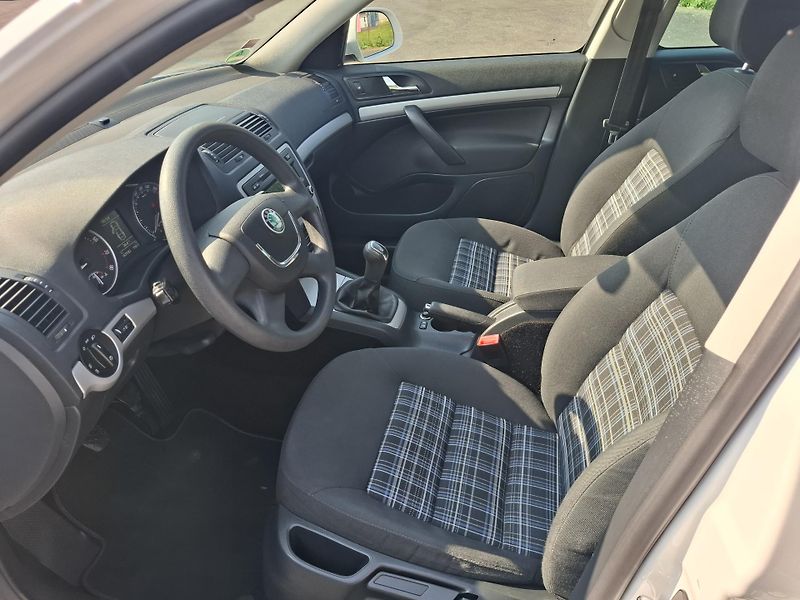 Škoda Octavia (2012) 1.2TSi 77kW,aut.klima,senzory - fotka 8 z 18