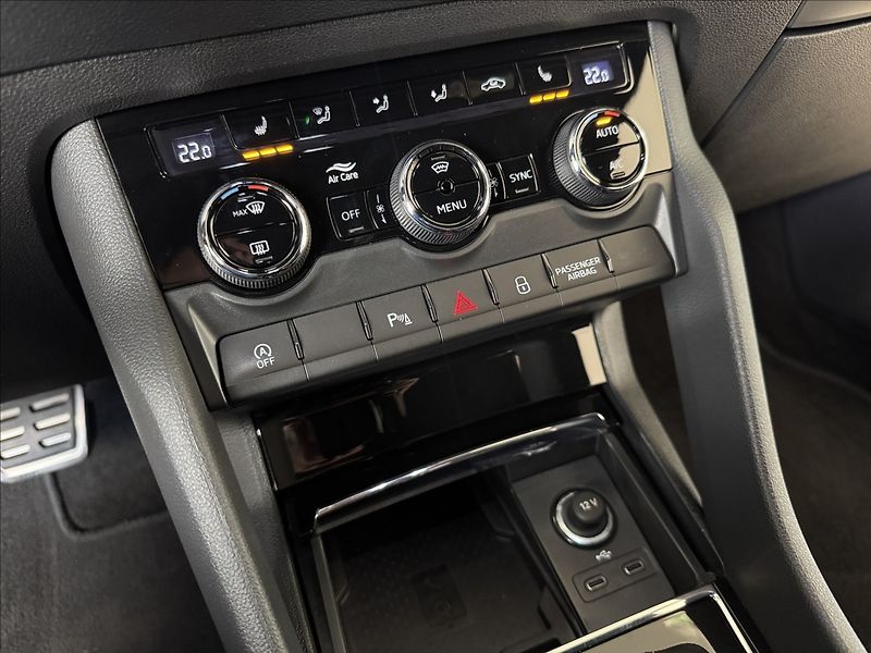 Škoda Karoq 2,0 TDi  DSG 4x4 Sportline LED - fotka 40 z 44