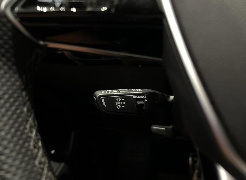 Audi Q8 e-tron 55 Q 360k Pano Tažné 4 zóny - fotka 14 z 19