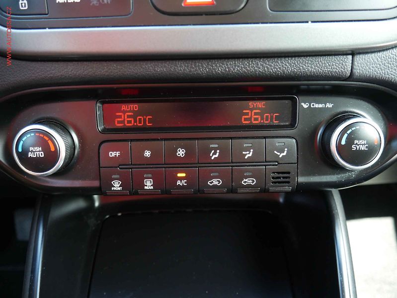 Kia Carens (2017) 1.6GDi, 1.maj,ČR, Navi, park - fotka 19 z 22