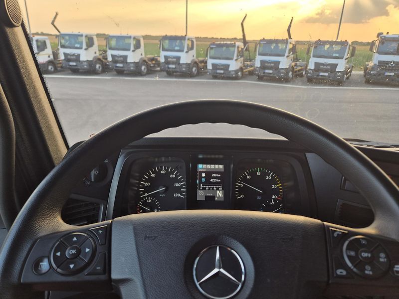 Mercedes-Benz Axor 1827 AROCS 4x4 KONTEJNEROVKA - fotka 29 z 32