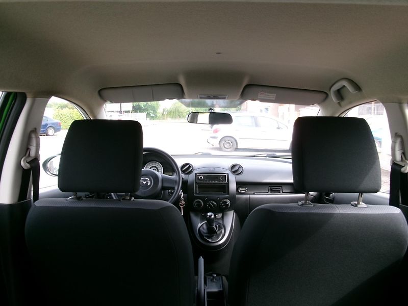 Mazda 2 (2008) 1,3i KLIMA WEBASTO - fotka 14 z 29