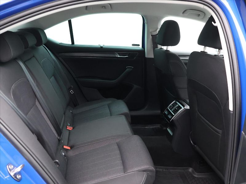 Škoda Superb 2,0 TDI Virtual Matrix Webasto - fotka 13 z 33