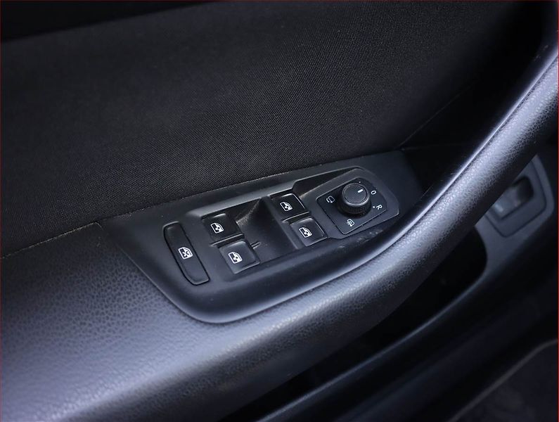 Volkswagen Passat (2021) Business 2.0 TDI, Automat - fotka 18 z 27