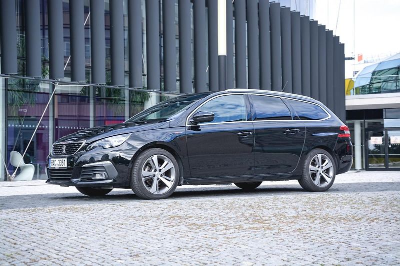 Peugeot 308 (2020) SW GT Line 1.5 BlueHDi 130 1 M - fotka 4 z 28