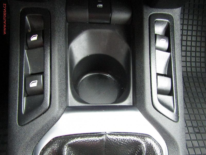Citroën C-Elysée (2019) 1.2i, AC, tempo, park.asist - fotka 14 z 16