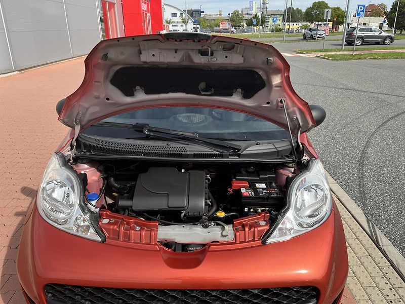Peugeot 107 1.0 i 50 kW 1.Majitel - fotka 23 z 26