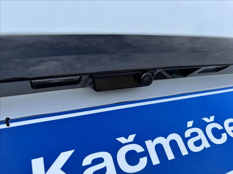 Ford Tourneo Custom 2,0 EcoBlue 125kW Titanium L1 - fotka 13 z 54