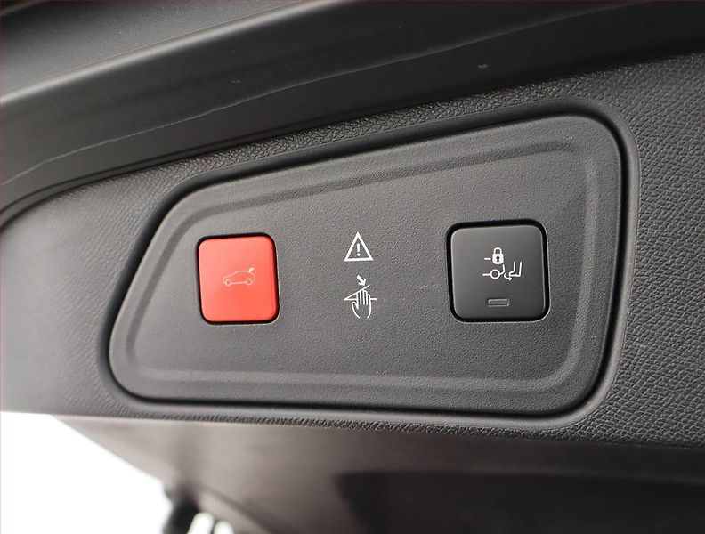 Peugeot 3008 (2016) GT Line 1.2 PureTech - fotka 22 z 22