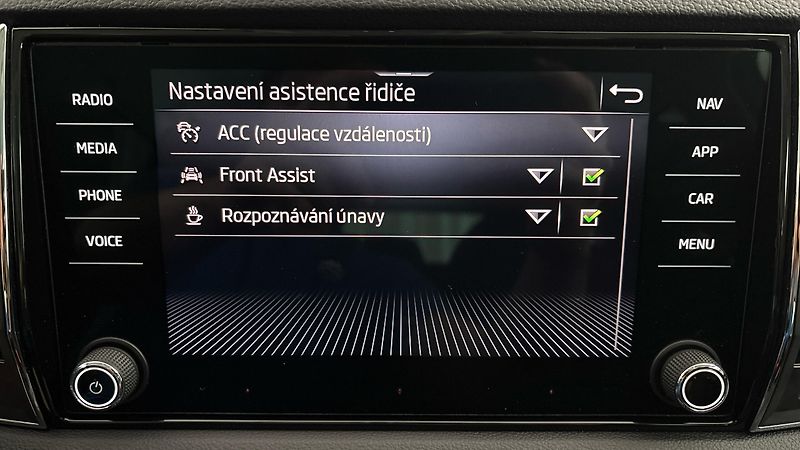 Škoda Karoq 1.5 TSI DSG Style - fotka 25 z 28