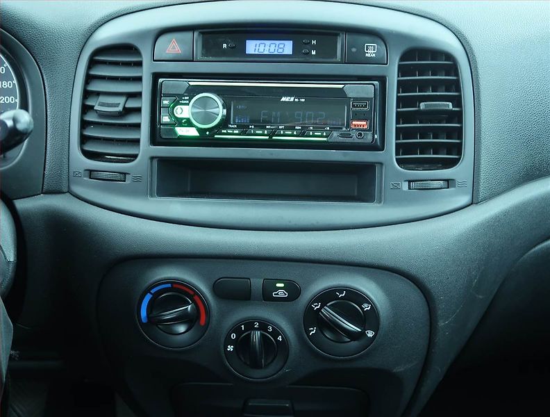 Hyundai Accent (2011) 1.4i, nová STK, jezdí výborně - fotka 12 z 14