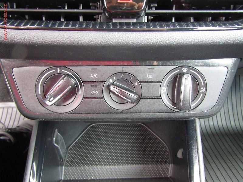 Škoda Fabia (2023) 1.0 MPi, 1.maj,ČR, LED, AC - fotka 13 z 20
