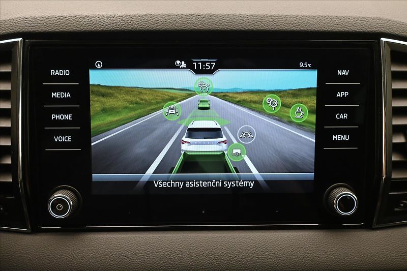 Škoda Karoq 2,0 TDI 110kW DSG Ambition Zár - fotka 19 z 33