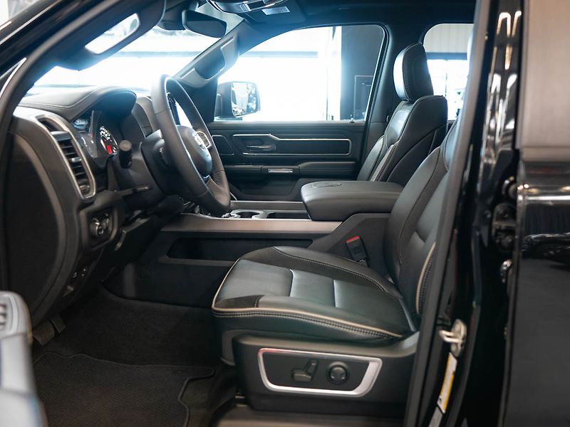 Dodge RAM (2025) 5.7 V8 Laramie Sport 6 LIFT - fotka 18 z 42