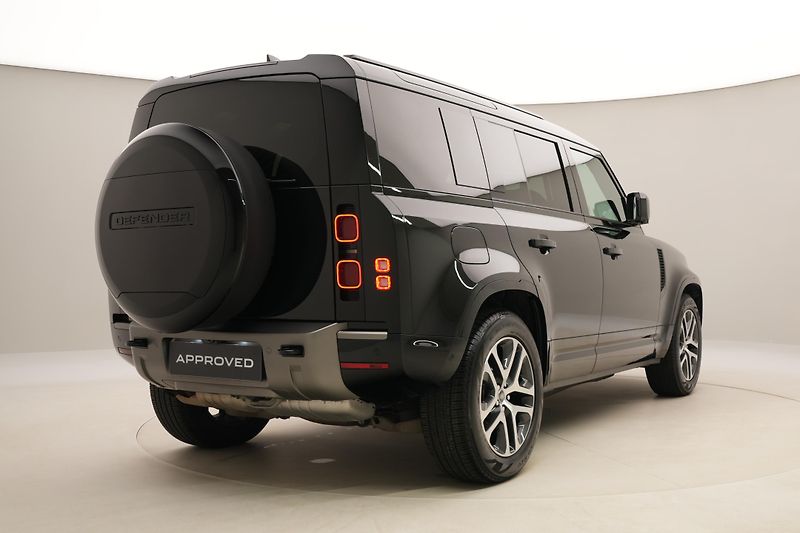 Land Rover Defender 110 D300 X-DYNAMIC SE AWD CZ - fotka 12 z 52