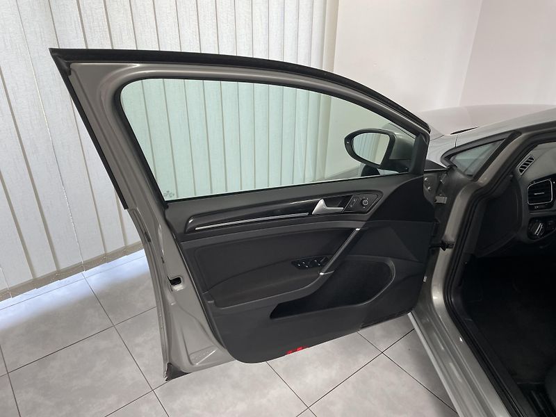 Volkswagen Golf 1.4 TSi HL DSG ČR 1.MAJ. SER. - fotka 18 z 24