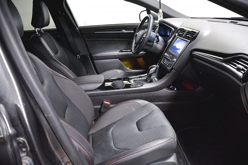 Ford Mondeo (2021) 2.0 138kw Hybrid ecvT TITANIUM - fotka 31 z 32