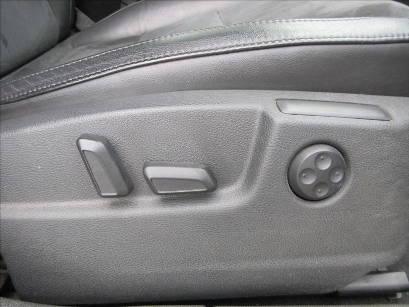 Škoda Superb 2,0 TDi Závada Přev. Panorama - fotka 24 z 30