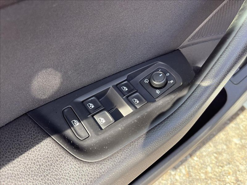 Volkswagen Passat 2,0 TDi DSG DPH  Webasto,Kamer - fotka 14 z 50