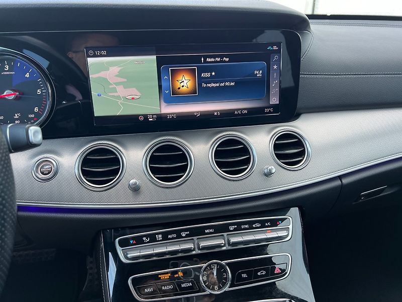 Mercedes-Benz Třídy E (2018) 2.0d AMG-line! Navi! Tažné! - fotka 19 z 42