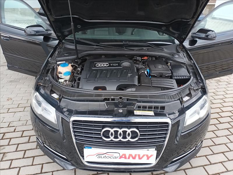 Audi A3 1,6 TDI,XENON,VÝHŘEV,  Sportba - fotka 27 z 33