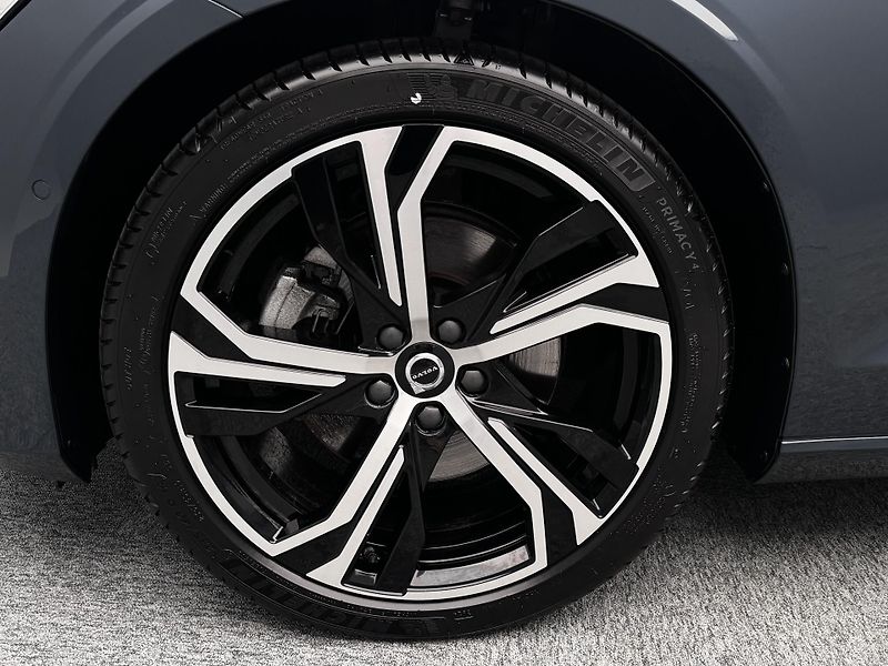 Volvo V60 B4 DARK PLUS AUT  - fotka 49 z 49