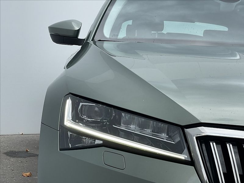 Škoda Superb 2,0 TDI DSG Style Plus NAVI - fotka 21 z 23