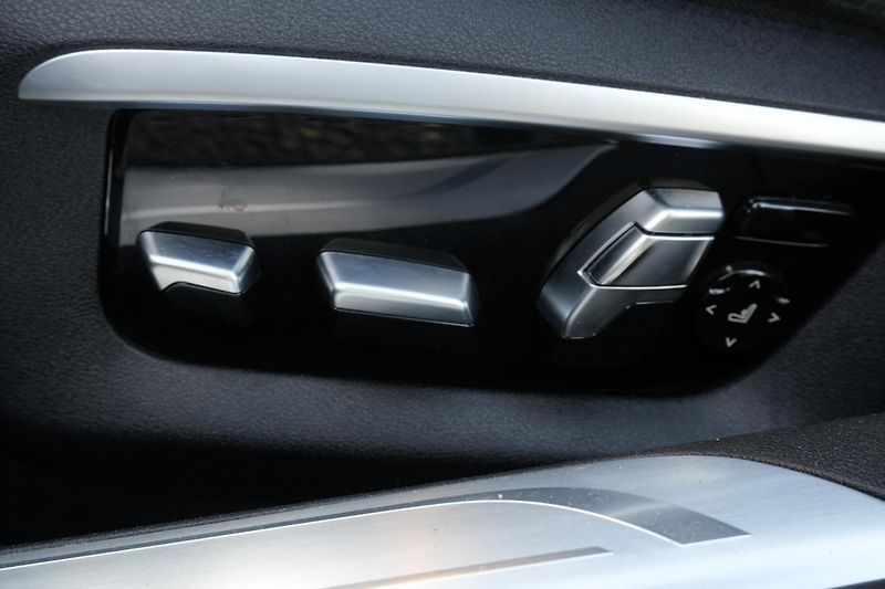 BMW Řada 7 740d xDrive, Laser, Ventilace - fotka 32 z 42
