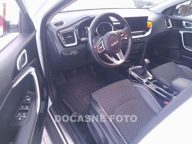 Kia XCeed (2023) 1.5, ČR, navi, LED, autoAC - fotka 3 z 3