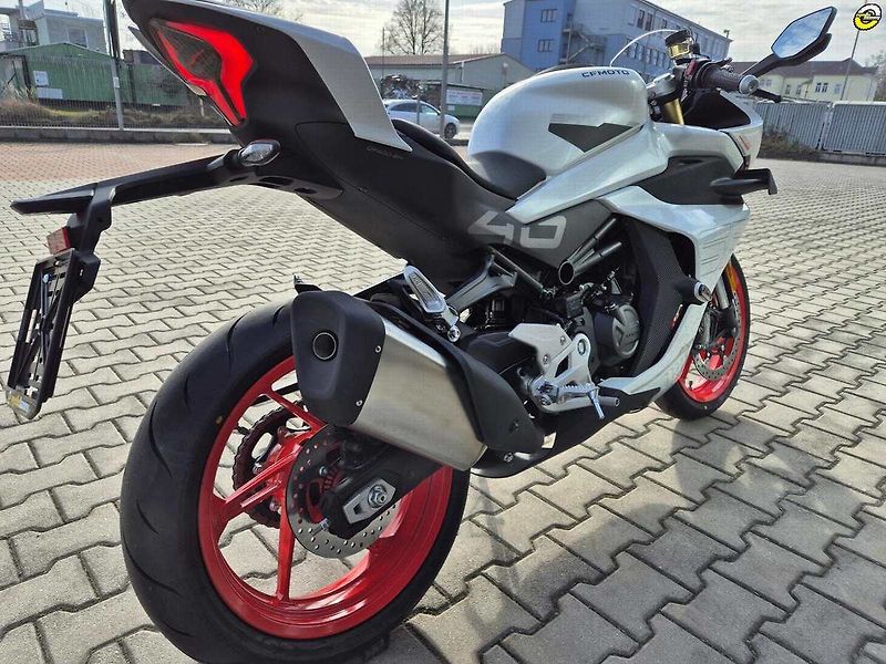 CFMOTO 450 SR (2026) - fotka 11 z 16