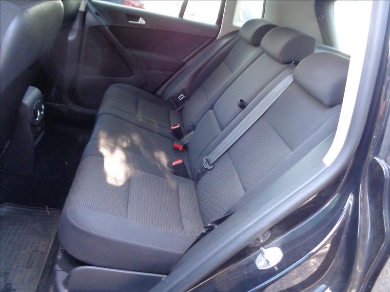 Volkswagen Tiguan 2,0 - fotka 12 z 17