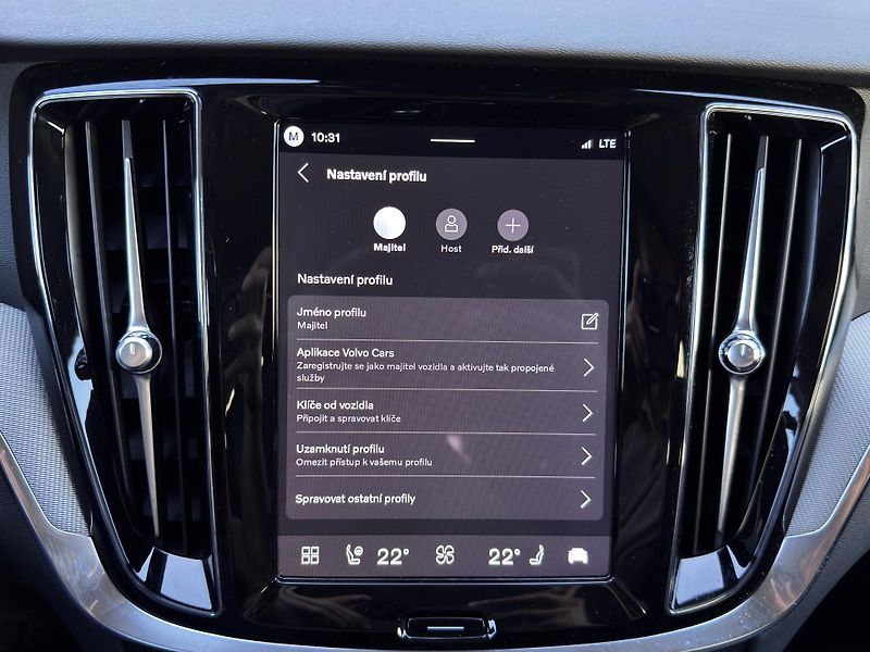 Volvo V60 T8 AWD 360 VYH. ČELNÍ + kola - fotka 39 z 42