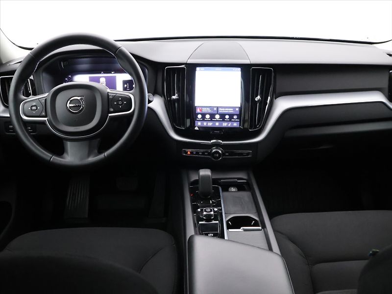 Volvo XC60 2,0 B4 145KW AWD MOMENTUM - fotka 32 z 40