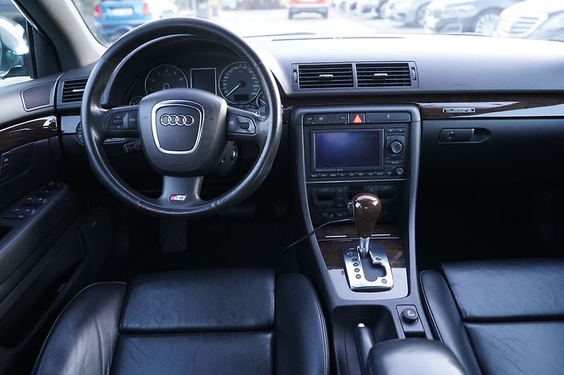 Audi S4 B7 V8 253kW/BOSE/RECARO/MAX VÝ - fotka 34 z 50