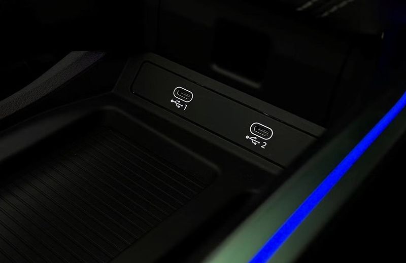 Audi Q8 e-tron 55 Sportback Q 360 Matrix Pano - fotka 31 z 36