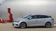 Dlouhý rozvor znamená jen malé převisy a tedy solidní jízdní vlastnost
