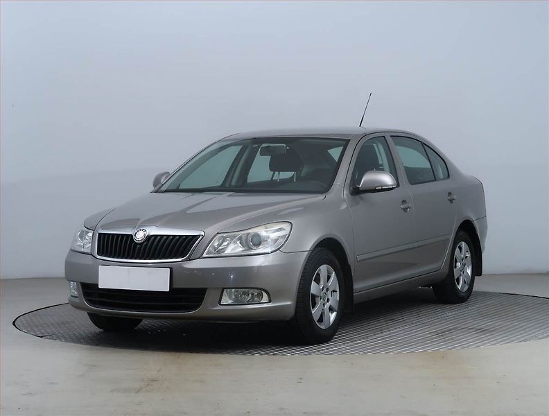 Škoda Octavia (2009) Elegance 1.6, Park. senzory - fotka 2 z 14