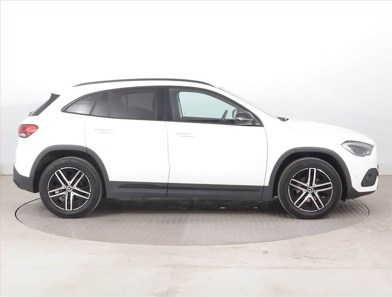Mercedes-Benz GLA (2020) 200 d 4MATIC - fotka 6 z 22
