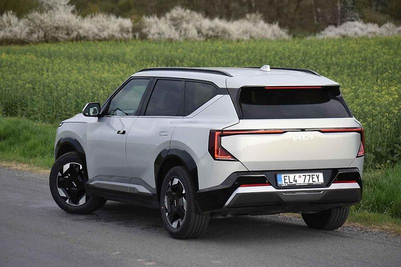 Kia EV5 je solidně velký rodinný elektromobil.