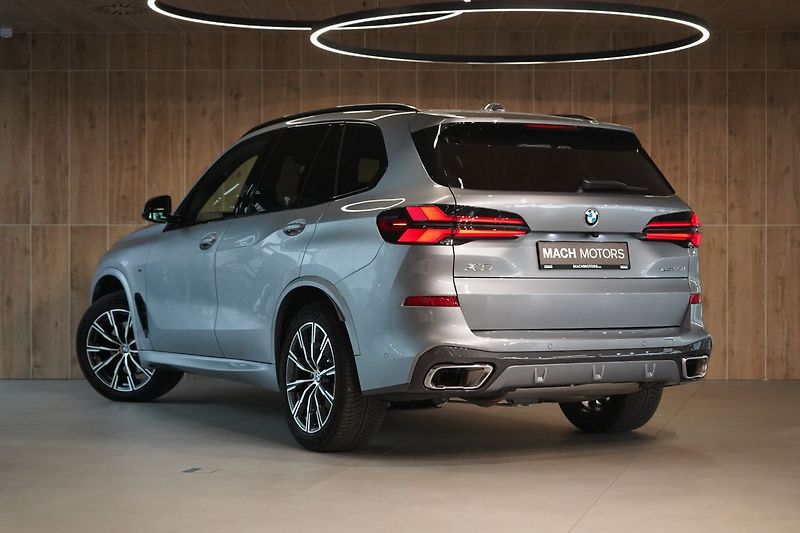BMW X5 30d xDrive, Ventilace, Tažné - fotka 13 z 49