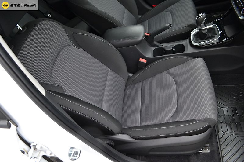 Hyundai i30 WG 1,5I MT SMART FAMILY NAVI - fotka 11 z 39